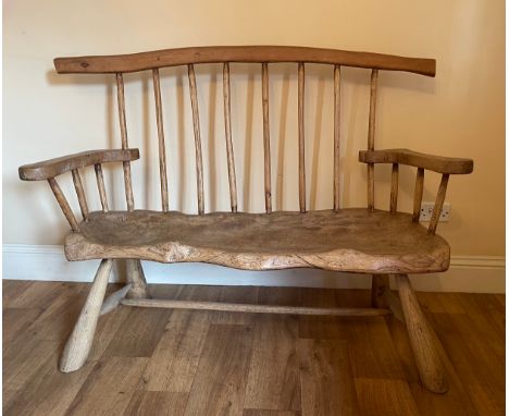 Primitive comb back Windsor settle 50cm w x 135cm l x 99cm h, seat height 43cm. Seat of burr elm, turned tapering legs and st