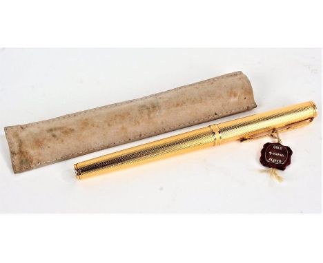 Parker gold plated fountain pen, with 18 carat gold nib and engine turned case