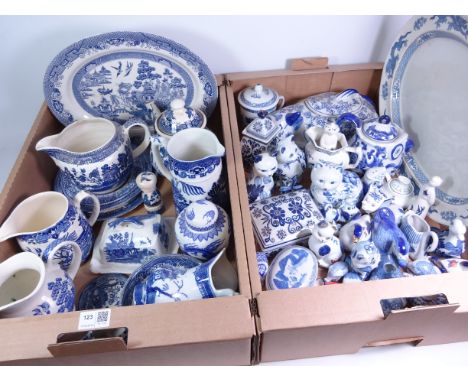 19th Century Pearlware Willow pattern pepper pot and small pin dish, other Willow pattern ceramics, ceramic blue and white mo