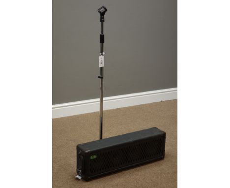 'Dixon' microphone stand and a 'Trace Elliot' 4052H speaker