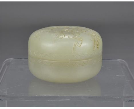 A Chinese white jade box and cover. 5cm 