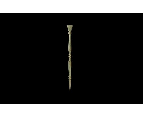 1st-3rd century AD. A bronze stylus with balustered body, writing point to one end, flat fan tail eraser to the other.  18 gr