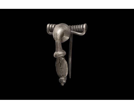 1st century AD. A silver bow brooch of kraftig profilierte type formed from a finely shaped trumpet bow, flat oval foot with 