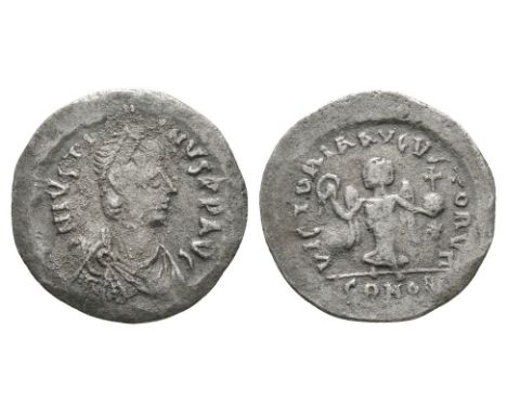 565-578 AD. Constantinople. Obv: DN IVSTINVS PP AVG, pearl-diademed, draped and cuirassed bust right. Rev: VICTORIA AVGVSTORV