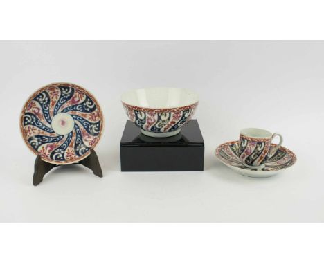 1ST PERIOD WORCESTER, circa 1760 Queen Charlotte pattern small coffee cup and saucers, another saucer dish, and a small bowl 
