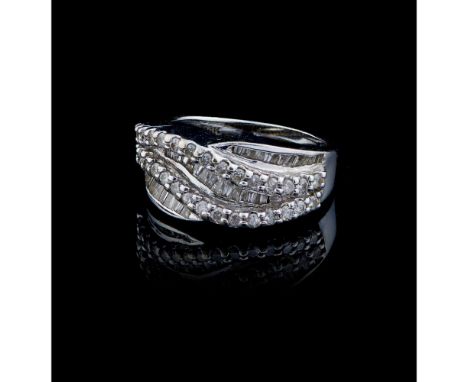 A ringGold 585/000Set with baguette cut diamonds and 30 brilliant cut diamonds totalling approximately 0,30 ct.Post-2021 hall