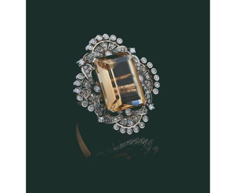 A ringGold 800/000Set with citrine, rose cut diamonds and 32 8/8 cut diamonds totalling approximately 0,70 ct.Lisbon hallmark