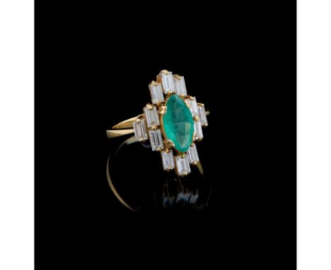 A ringGold 800/000Set with navette cut emerald of approximately 1,13 ct. (11,5x6x3 mm) and 12 baguette cut diamonds  totallin