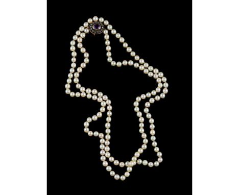 A pearl necklaceComprising of one cultured pearls strand (6,5 mm)Gold 800/000 and silver 833/000 claspSet with oval cut ameth