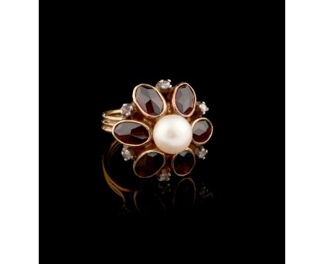A ringGold 800/000 and silver 833/000Set with cultured pearl (8mm), garnets and rose cut diamondsOporto hallmark (1938-1984) 