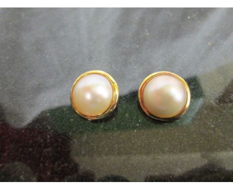 9ct and Pearl earrings