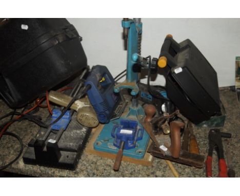 Various hand tools, vices, pillar drill to be sold for parts only a Draper plane, etc,(a quantity).
