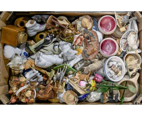 Miscellaneous ceramics,&nbsp;mostly ceramic cat models, etc Mixed condition.