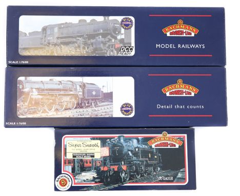 3 Bachmann Model Railways OO gauge locomotives. A BR Standard class 5MT 4-6-0 tender locomotive ‘Camelot’ (32-502) RN 73082 i
