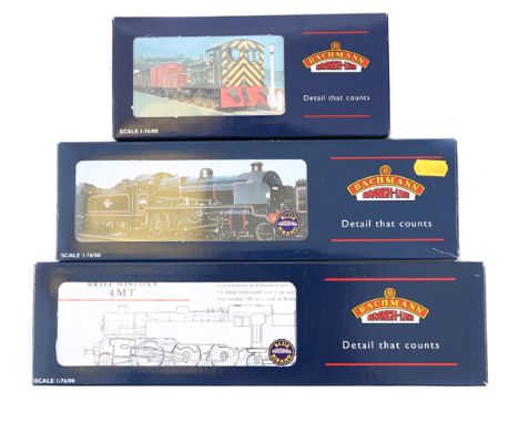 3 Bachmann Model Railways OO gauge locomotives. A BR class 04 diesel shunter (31-335) RN 11226 in black livery with red ends 
