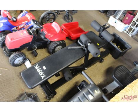A weight lifting bench