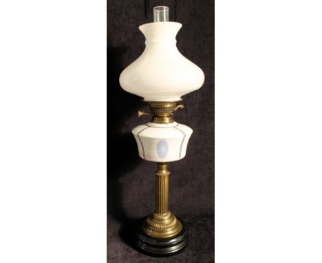 19th century oil lamp with ceramic reservoir on brass reeded column & ebonised plinth base, 58.5cm high.