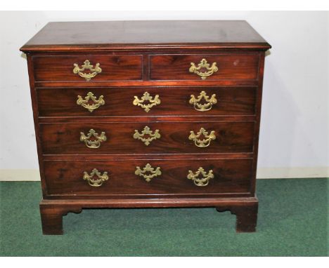 Mid Georgian mahogany chest, the moulded edge top over two short and three graduated long drawer on bracket feet, 91cm wide