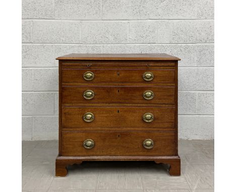 A Georgian mahogany bachelors chest having a rectangular thumb moulded top with a brushing slide above four long graduating d