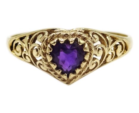 9ct gold heart shaped filigree amethyst ring hallmarked Condition Report size Q-R