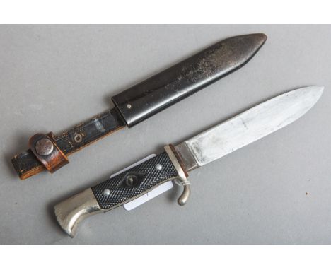 HJ Fahrtenmesser RZM M7/14 1939, gestempelt, schwarze Griffschalen, Griffemblem fehlt, m.Scheide. Guter Zustand.