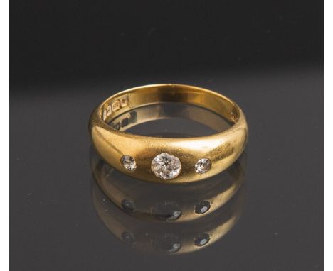 Damenring 750 GG, besetzt m. 3 Diamanten im Old European Cut von zus. ca. 0.23 ct,gestempelt: Feingehalt / Anker / r, Ringgrö