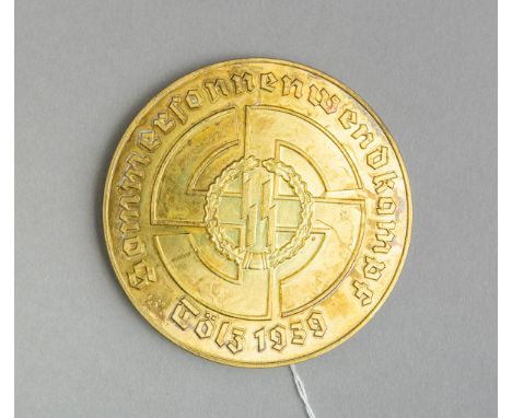 Große Buntmetallplakette vergoldet, mittig großes HK, Lorbeerkranz u. SS-Runen, Umschrift:"Sommersonnenwendkampf - Tölz 1939"