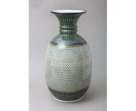 Große Bodenvase (T. Liana, Polen), Keramik, polychromer Gitter-Dekor, bauchige Form m.angesetztem trichterförmigem Hals, Unte