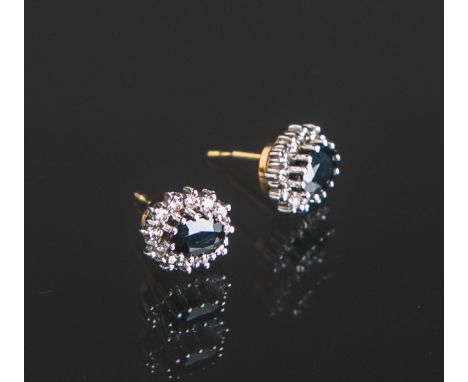 Ohrstecker 585 WG/GG, Schauseite mit je 12 Brill., zus. 24 Brill. mit ca. 0.30 ct, diesein hohem Farb- u. mittl. Reinheitsgra