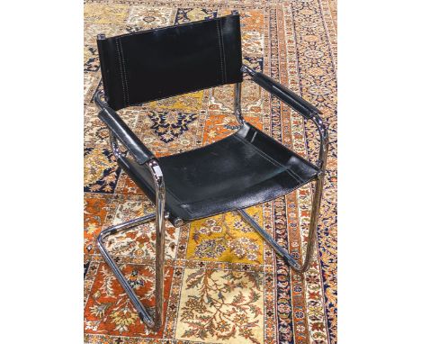 Armlehnstuhl / Freischwinger (Entw.: Breuer), Metallgestänge verchromt, m. schwarzerLederauflage, Produktionszeitraum 1970-19