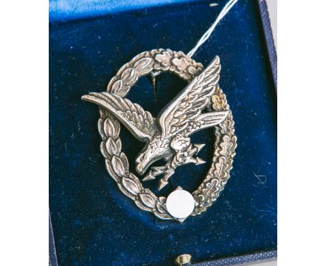 Luftwaffen-Fliegerschützen-Abzeichen, wohl Buntmetall, m. Blitzbündel, rs. gestempeltHerst. B&amp;N-L (Berge &amp; Nolte, Lüd
