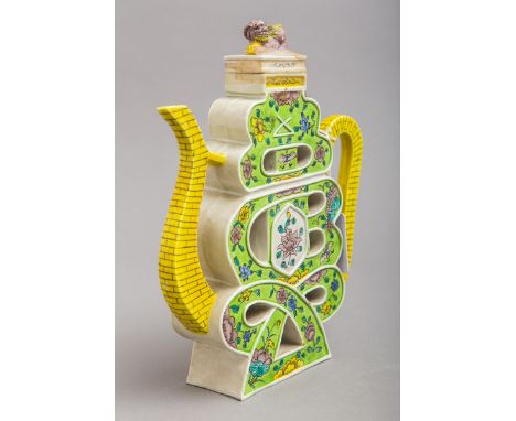 Teekanne (China, 20. Jh.), Famille verte, puzzle teapot, Porzellan, grüner Grund m.polychromen Dekor, Wächterlöwenaufsatz, H.
