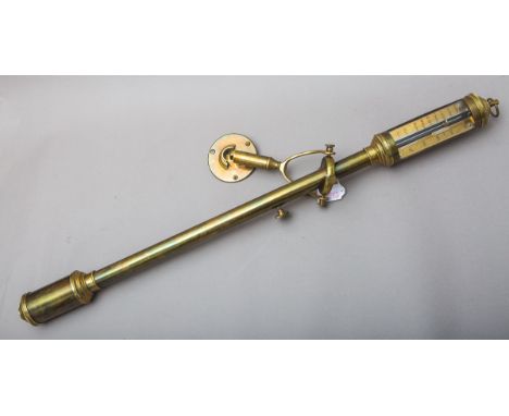 Wetteranzeiger (für Schiffe), Messing, bewegl. gelagert, unten m. Pendelgewicht, bez.unter Schauglas "Roselli London 1923", G