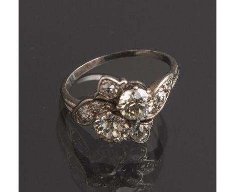 Damenring mit Diamantbesatz 585 WG (England, Anfang 20. Jh.), besetzt m. 2 Diamanten imOld European Cut von je ca. 0.8 ct/si-