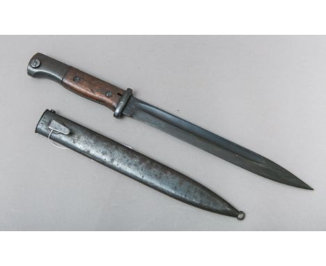 Bajonett 98 (Drittes Reich), komplett m. Brünierung u. Herstellercode auf Klinge u.Scheide.