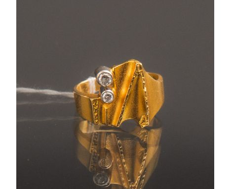 Damenring 750 GG (Lapponia), besetzt m. 2 Diamanten im Brillantschliff von zus. ca. 0.1ct, in Platin gefasst, gestempelt: Lap