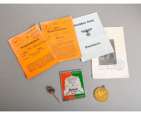 7-teiliges Konvolut (1. u. 2. WK), bestehend aus: 1x Anstecknadel Kaiserl. DeutscherFlottenverein, 1x Med. Fuss. Art. Rgt. Ge
