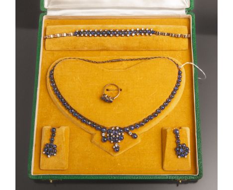 4-teiliges Schmuckset 585 RG, bestehend aus: 1x Collier, 1x Armband, 1x Paar Ohrstecker,Ohrmuttern 750 GG, 1x Ring, Ringgröße
