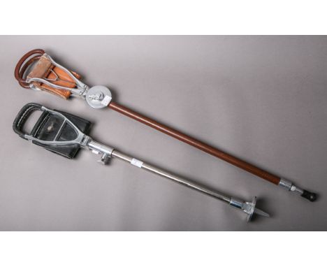 Zwei Systemstöcke (um 1950/60), je Gehstock m. Ledersitz, Gr. ca. H: 1x 70 cm u. 1x 87 cm.