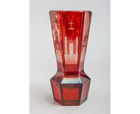 Logenglas der Freimaurer (20/30er J.), klares Glas m. rotem Überfang, m. geschliffenenSymbolen der Freimaurer, Gr. ca. H: 16,