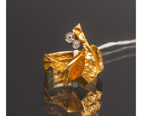 Damenring 750 GG (Lapponia), besetzt m. 2 Diamanten im Brillantschliff von zus. ca. 0.03ct, sternförmig in Platin gefasst, ge
