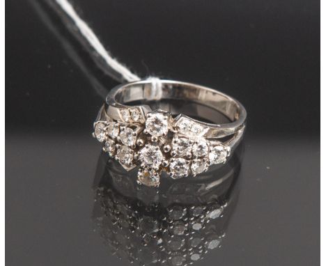 Damenring mit Diamantbesatz 585 WG, besetzt m. 13 Diamanten im Brillantschliff von zus.ca. 1.2 ct/vs/G-H, Ringgröße: 56, gest