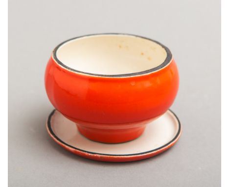 Kleine Schale (Japan), Schale m. Untersetzer, rot u. weiß emailliert, Dm. Schale ca. 8,5cm, Dm. Tellerchen ca. 10,5 cm. Alter