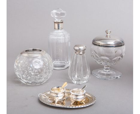 5-teiliges Konvolut von Glasobjekten mit Silbermontierung, bestehend aus: 1x Vase 925Silber, 1x Karaffe 800 Silber, 1x Bonbon