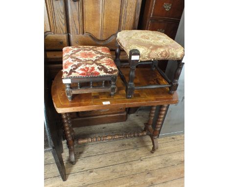 A Victorian mahogany and inlaid chess top table plus two stools