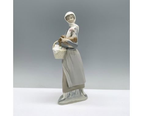 Glossy finish; Lladro backstamp.Artist: Fulgencio GarciaIssued: 1969 - 1993Dimensions: 9.75"HManufacturer: LladroCountry of O
