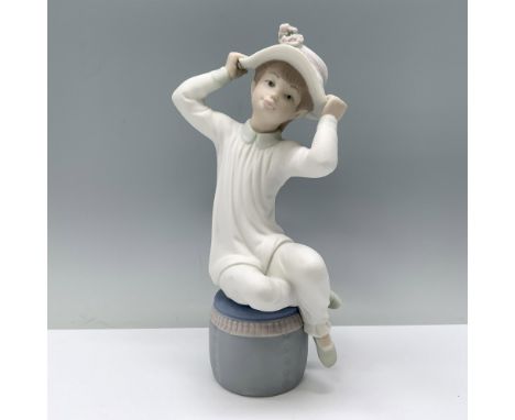 Matte finish; Lladro backstamp.Artist: Vicente MartinezIssued: 1971 - 1985Dimensions: 8.75"H x 4.3"WManufacturer: LladroCount