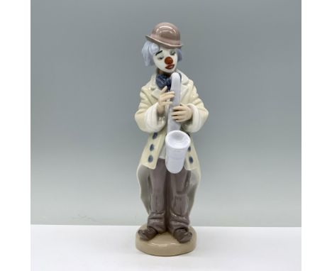 Glossy finish; Lladro backstamp.Artist: Francisco CatalaIssued: 1988 - 2018Dimensions: 8.75"H x 2.75"WManufacturer: LladroCou