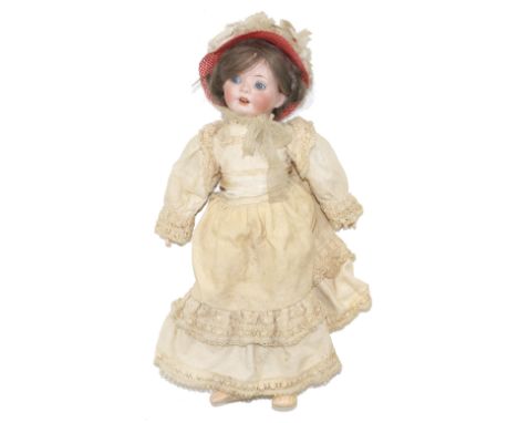 Porzellankopfpuppe 199 7/0: wohl Gebrüder Heubach, Köppelsdorf. Kleine Dame mit Glasaugen u. Porzellanzähnchen. Holzkörper. G
