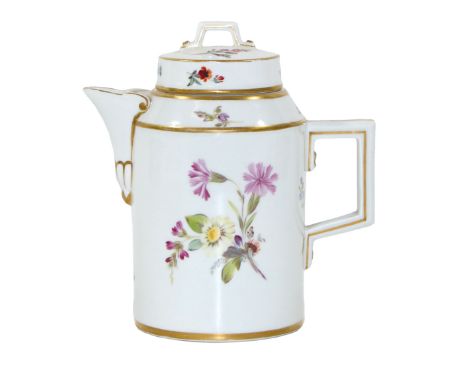 Empire Kännchen: Wohl Thüringen um 1800. Feines Kännchen mit reicher Vergoldung u. feinem bemaltem floralem Dekor. Schöner Zu